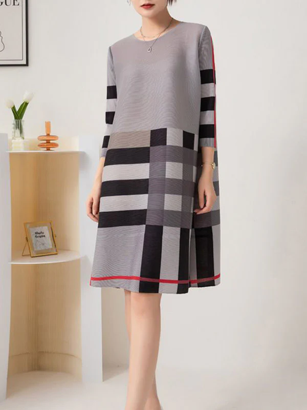 A-Line Loose Contrast Color Plaid Pleated Round-Neck Mini Dresses - Image 4