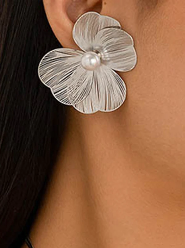 Beaded Flower Shape Earrings Accessories + Necklaces Accessories Three Pieces - Image 2