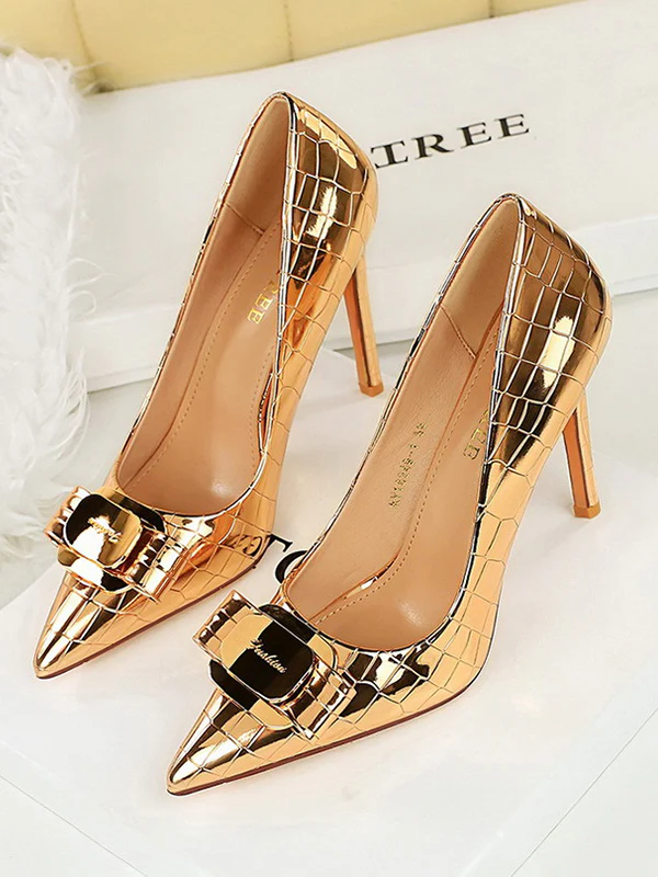Belt Buckle Pointed-Toe Shiny Split-Joint Pumps - Image 5