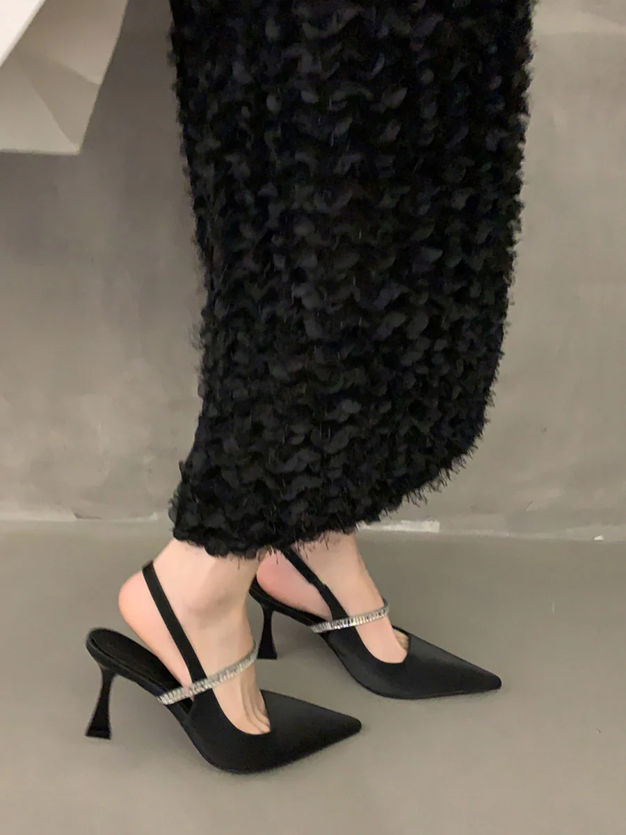 Belted Pointed-Toe Shiny Pumps - Image 10