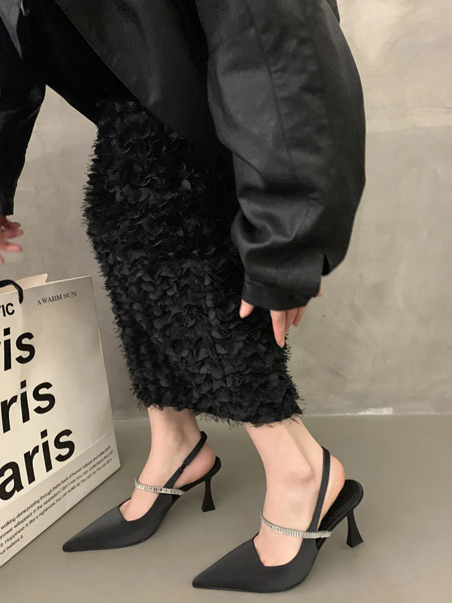 Belted Pointed-Toe Shiny Pumps - Image 11