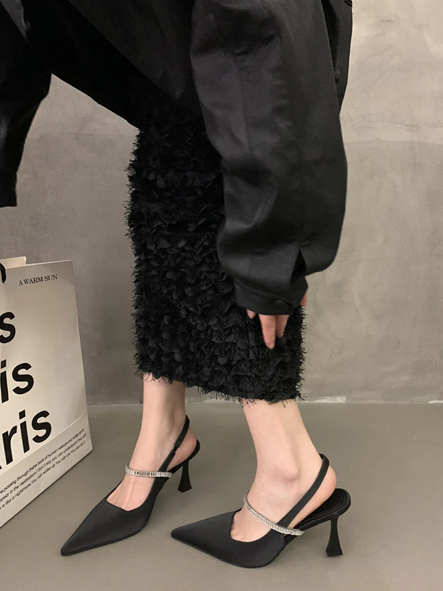 Belted Pointed-Toe Shiny Pumps - Image 12