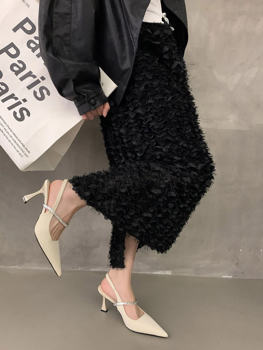 Belted Pointed-Toe Shiny Pumps - Image 3