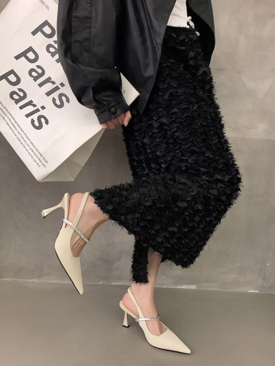 Belted Pointed-Toe Shiny Pumps - Image 4