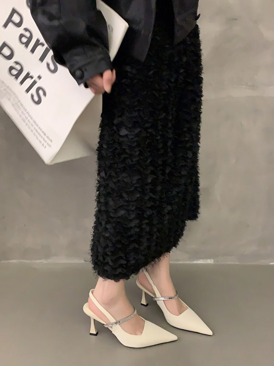Belted Pointed-Toe Shiny Pumps - Image 5