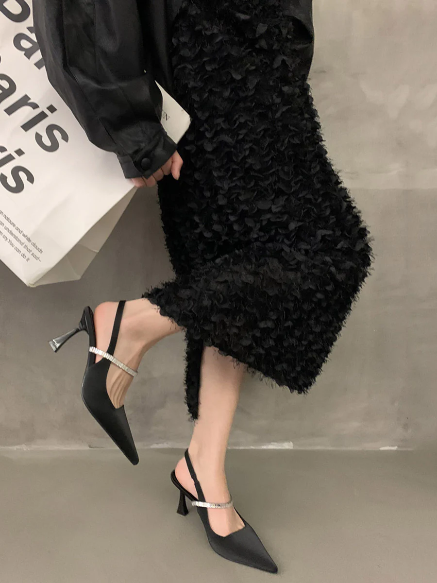 Belted Pointed-Toe Shiny Pumps - Image 7