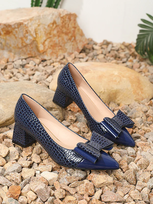 Bowknot Pointed-Toe Shiny Pumps - Image 14