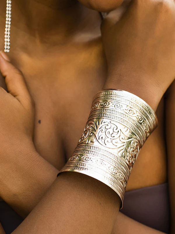Carved Pattern Geometric Solid Color Bracelet Accessories - Image 4
