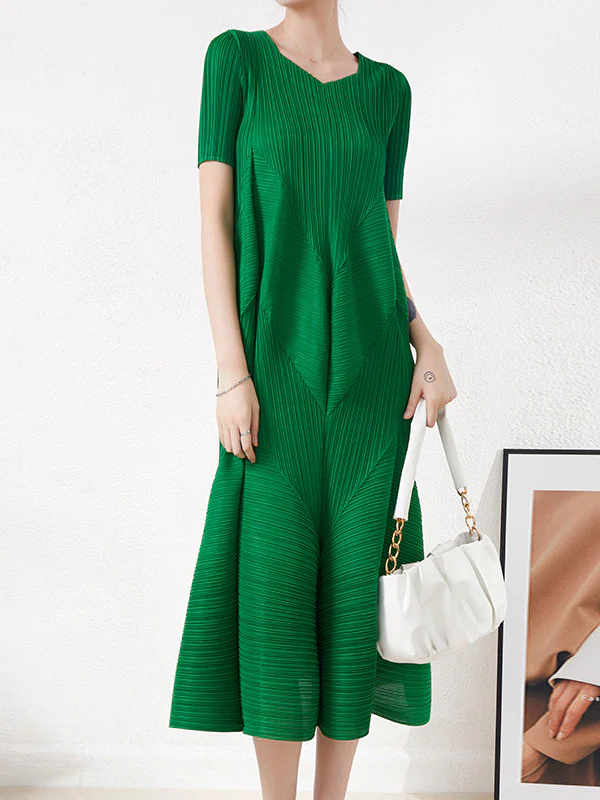 Casual Short Sleeves Pleated Solid Color Round-Neck Midi Dresses - Image 2