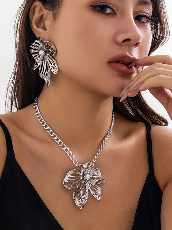Chains Flower Shape Hollow Pleated Three Pieces Dainty Necklace + Earrings Accessories - Image 3