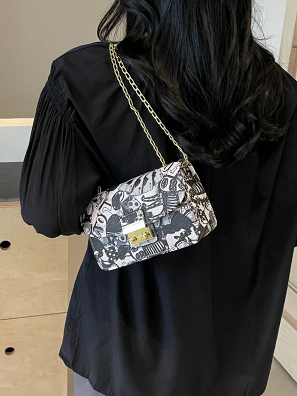 Chains Printed Zipper Crossbody Bags - Image 10