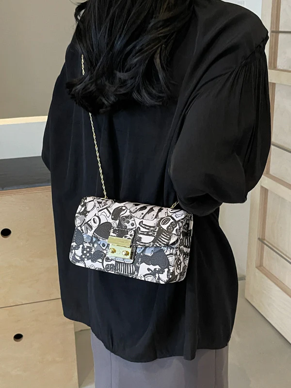 Chains Printed Zipper Crossbody Bags - Image 11