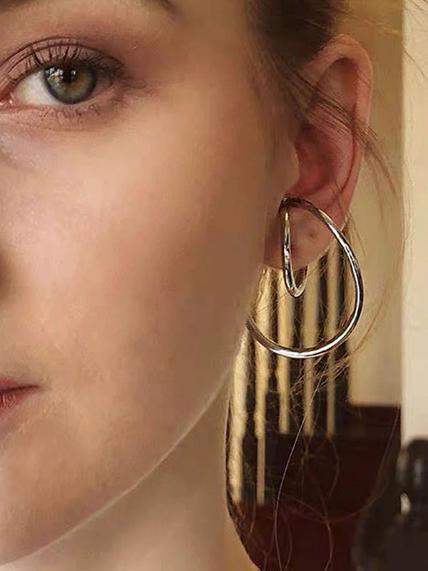 Chic Irregular Solid Color Twist Earrings - Image 2