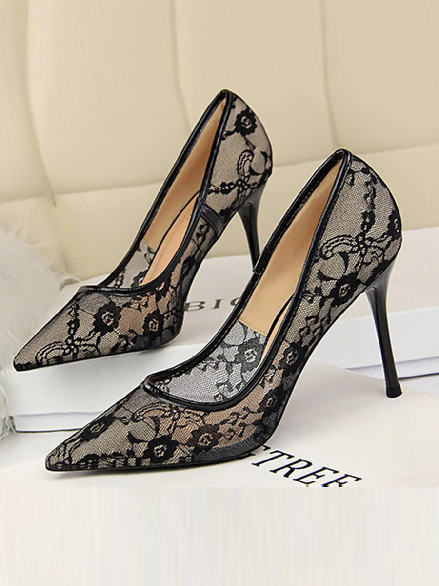 Flower Print Hollow Pointed-Toe Split-Joint Pumps