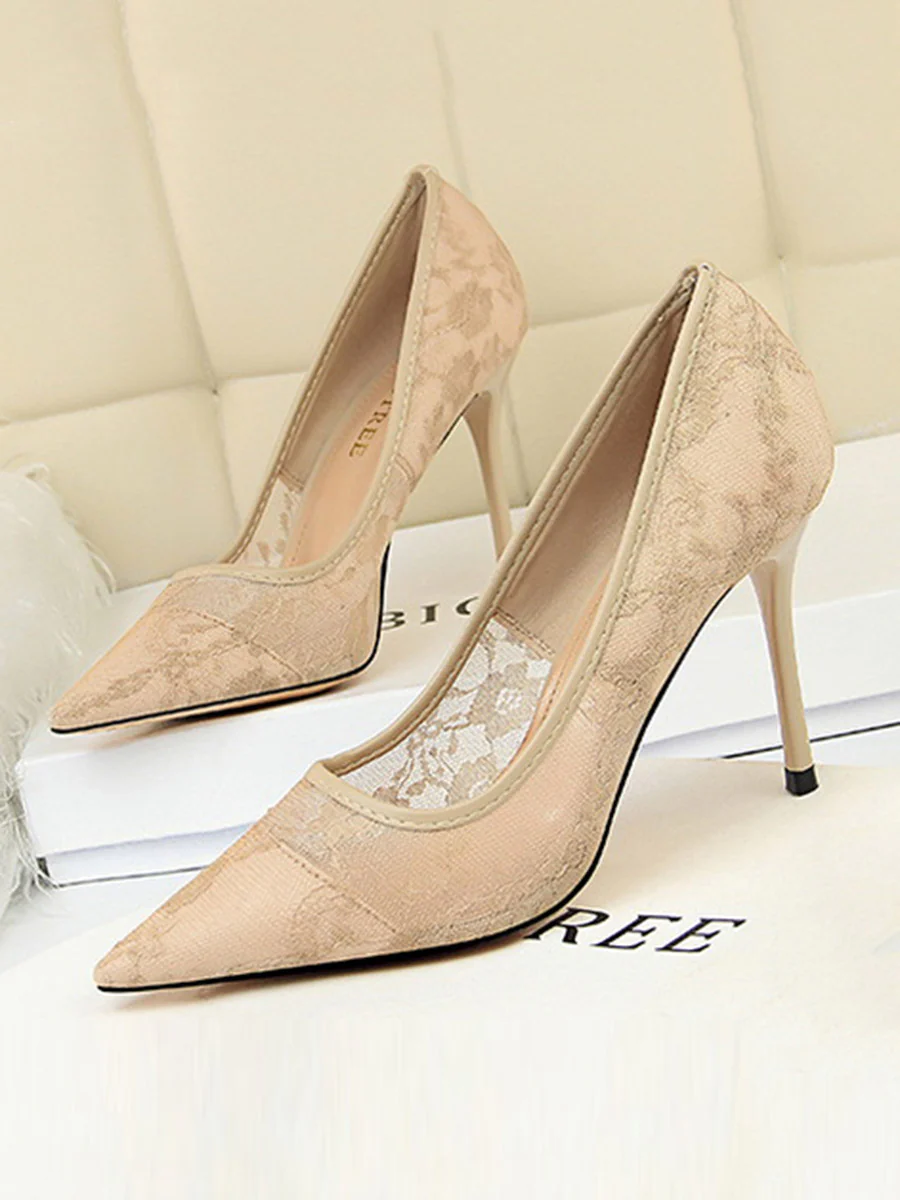 Flower Print Hollow Pointed-Toe Split-Joint Pumps - Image 2
