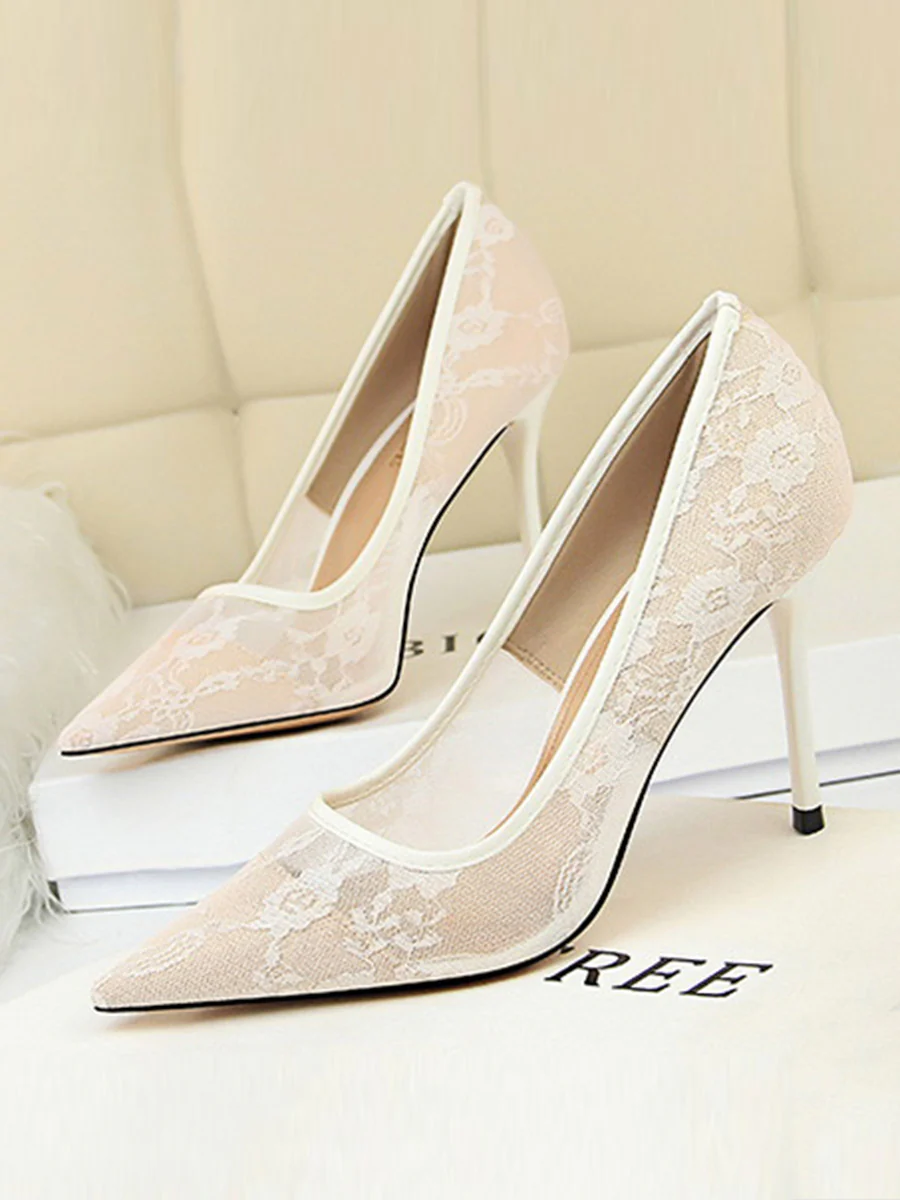 Flower Print Hollow Pointed-Toe Split-Joint Pumps - Image 8