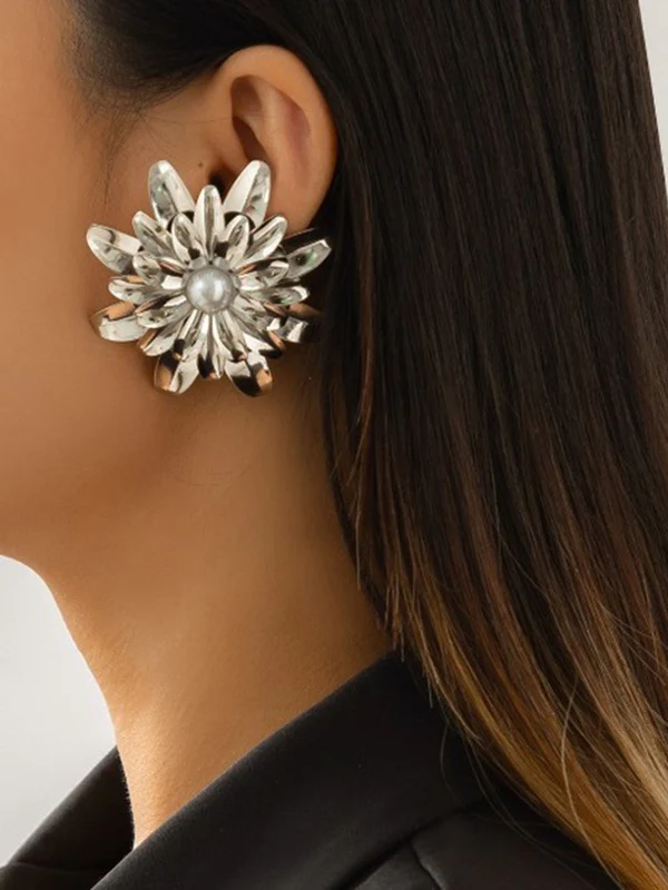 Flower Shape Drop Earrings - Image 5