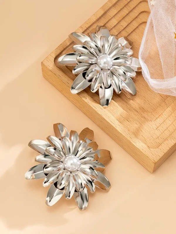 Flower Shape Drop Earrings - Image 8