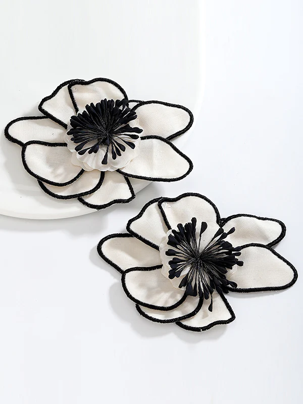 Flower Shape Drop Earrings - Image 9