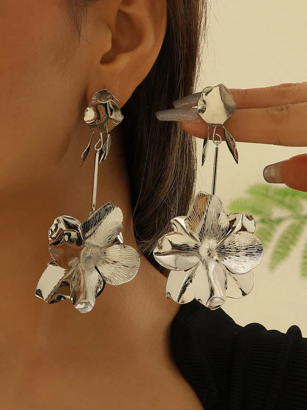 Flower Shape Geometric Drop Earrings - Image 2