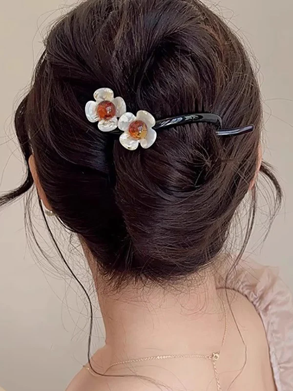 Flower Shape Geometric Hair Clips - Image 4