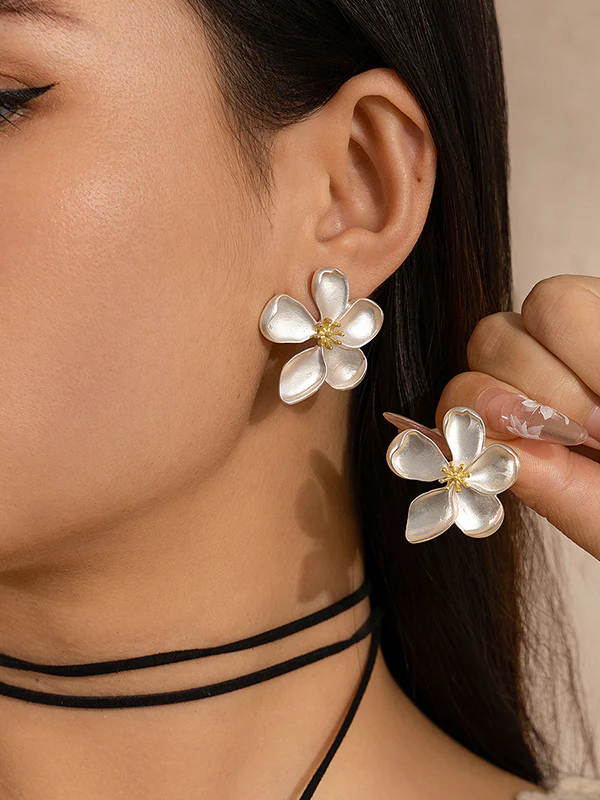 Flower Shape Tasseled Drop Earrings - Image 2