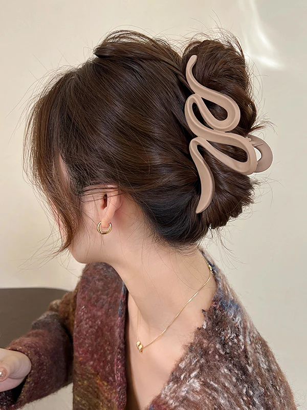 Geometric Claw Hair Clip - Image 2
