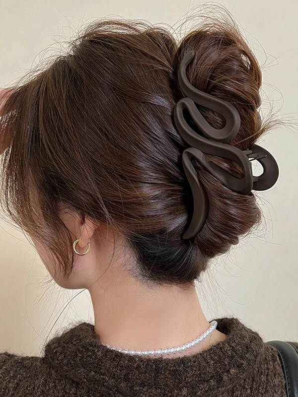 Geometric Claw Hair Clip - Image 3
