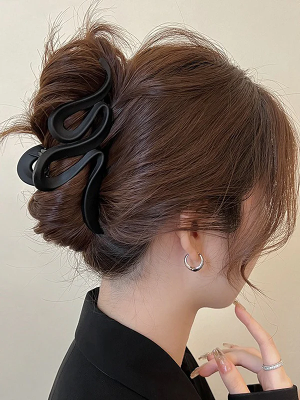 Geometric Claw Hair Clip - Image 4