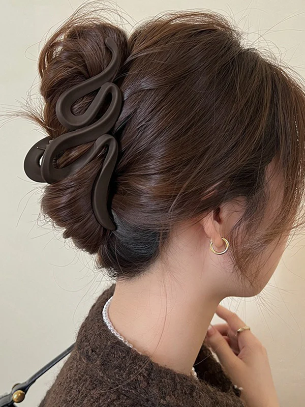 Geometric Claw Hair Clip - Image 5