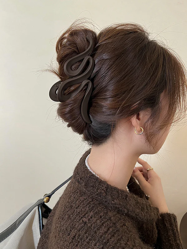 Geometric Claw Hair Clip - Image 6