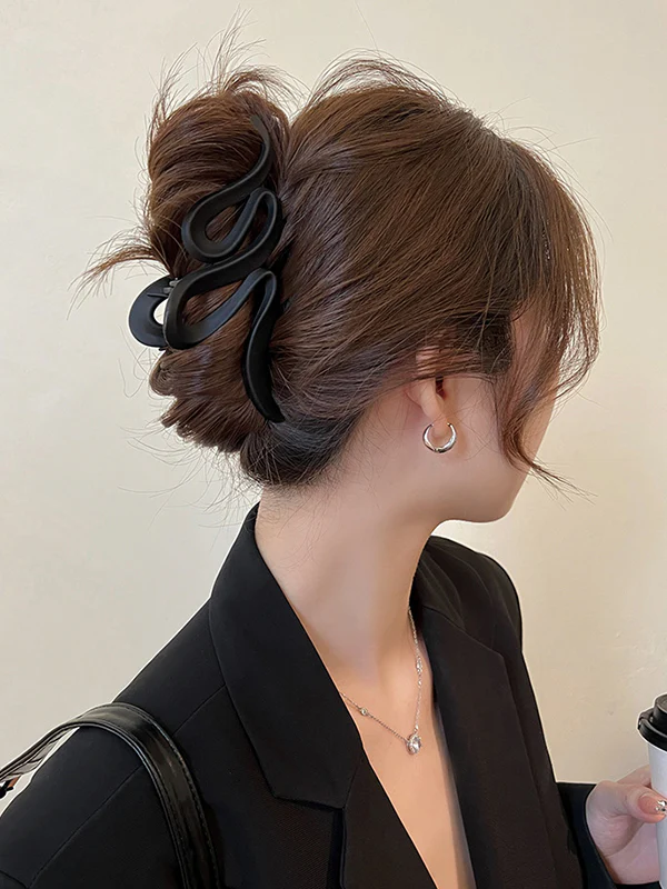 Geometric Claw Hair Clip - Image 7