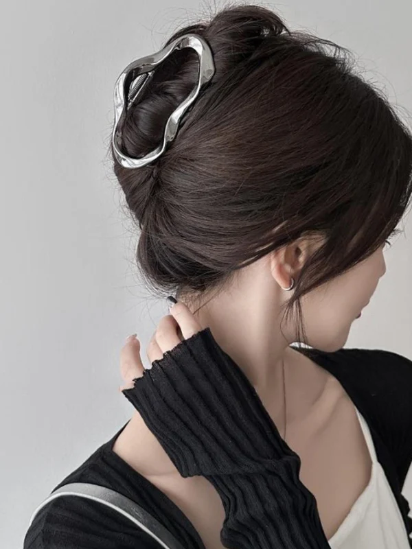 Geometric Claw Hair Clip - Image 2