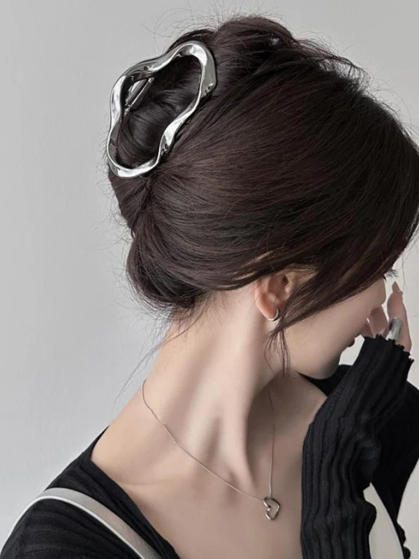 Geometric Claw Hair Clip - Image 3