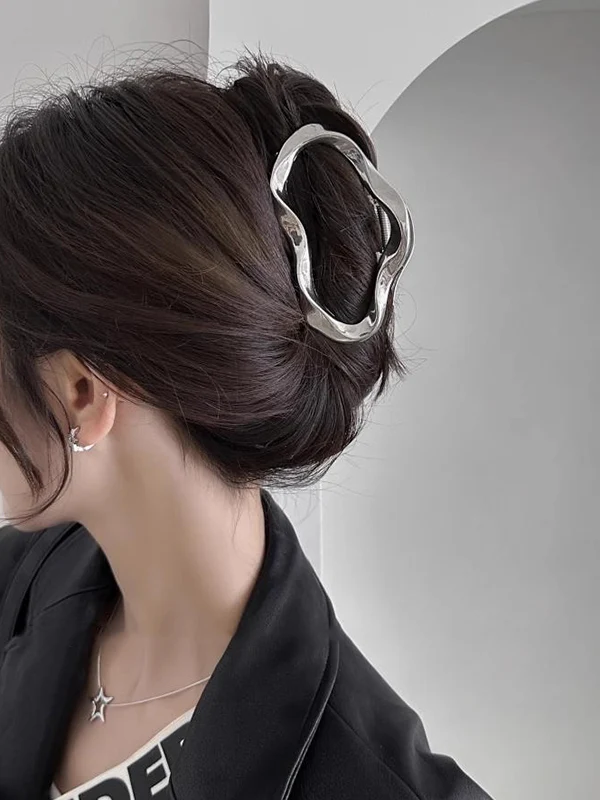 Geometric Claw Hair Clip - Image 4