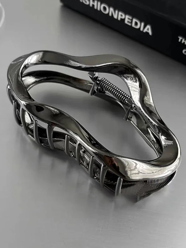 Geometric Claw Hair Clip - Image 6