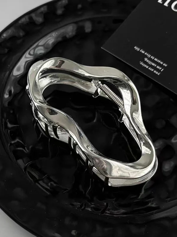 Geometric Claw Hair Clip - Image 7