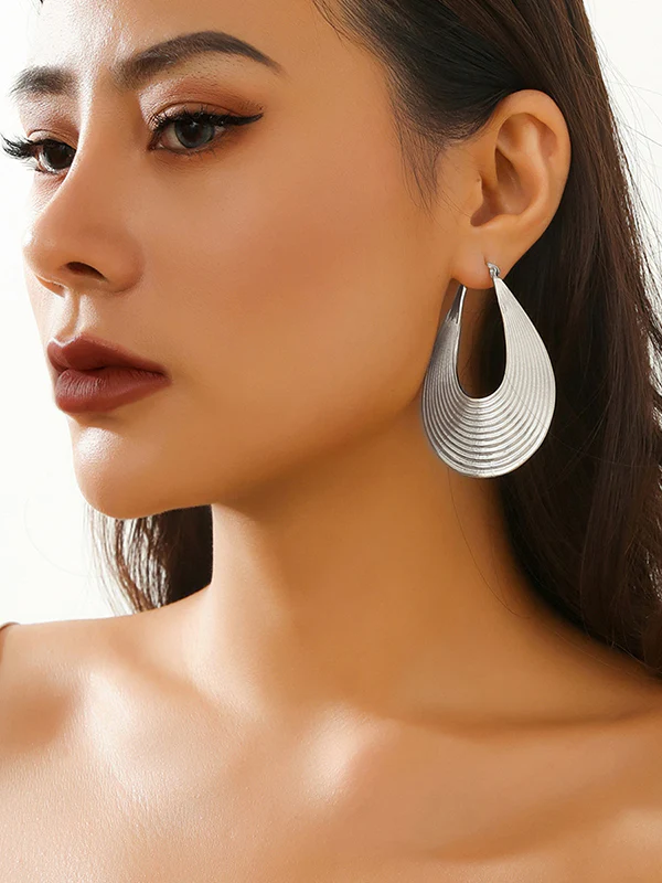 Geometric Hollow Solid Color Drop Earrings - Image 3