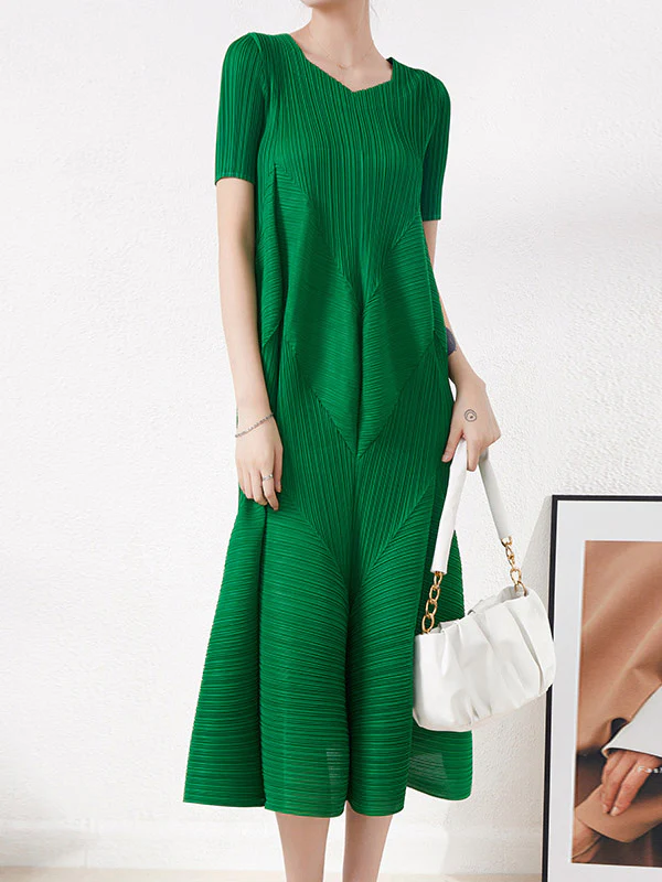 High Waisted Loose Pleated Solid Color Round-Neck Midi Dresses - Image 2