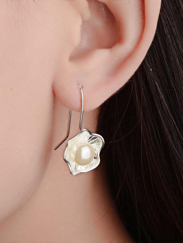 Lotus Pearl Fresh Earrings - Image 2