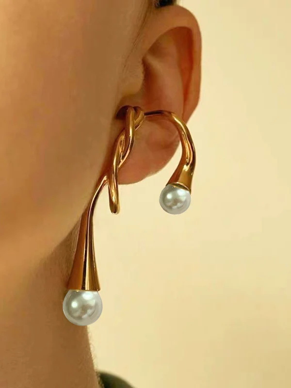 Normcore Asymmetric Geometric Ear Clip - Image 2