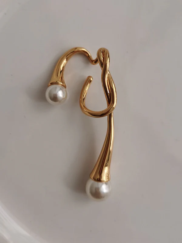 Normcore Asymmetric Geometric Ear Clip - Image 6