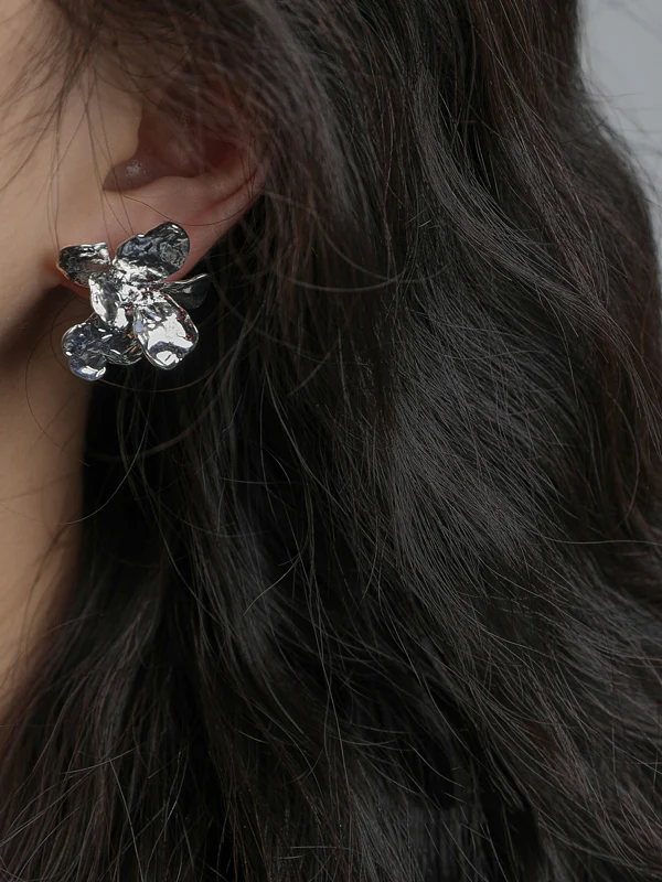 Normcore Three-Dimensional Silver Flower Shape Earrings - Image 2