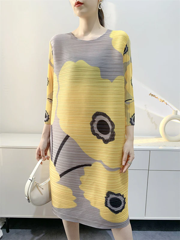 Original Three-Quarter Sleeves Loose Floral Printed Contrast Color Pleated Round-Neck Midi Dresses - Image 3