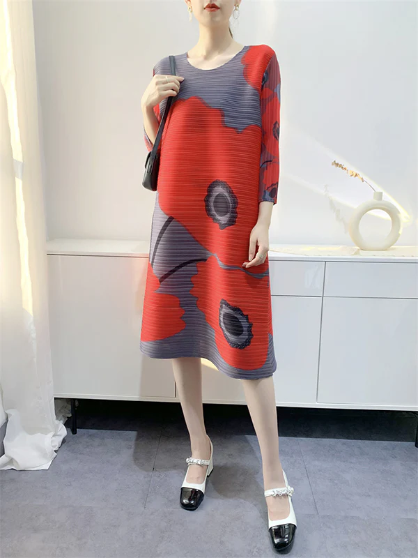 Original Three-Quarter Sleeves Loose Floral Printed Contrast Color Pleated Round-Neck Midi Dresses - Image 7