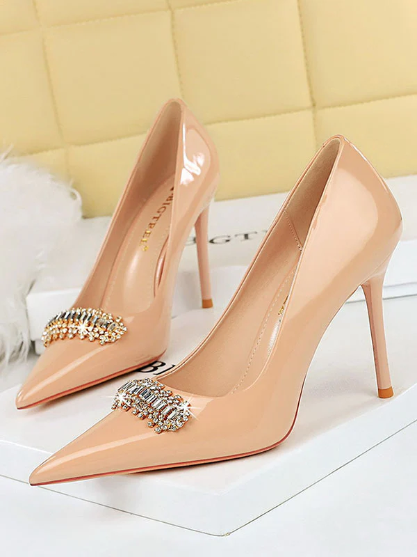 Pointed-Toe Shallow Cut Split-Joint Pumps - Image 3