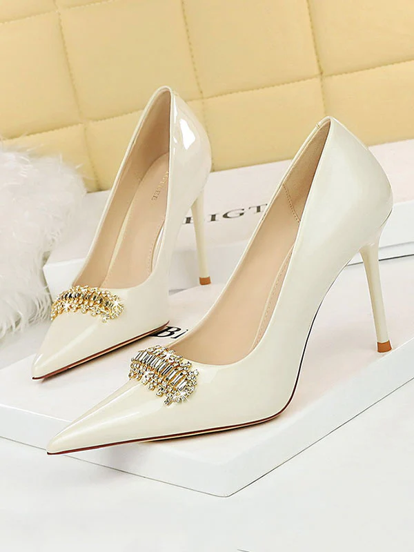 Pointed-Toe Shallow Cut Split-Joint Pumps - Image 4