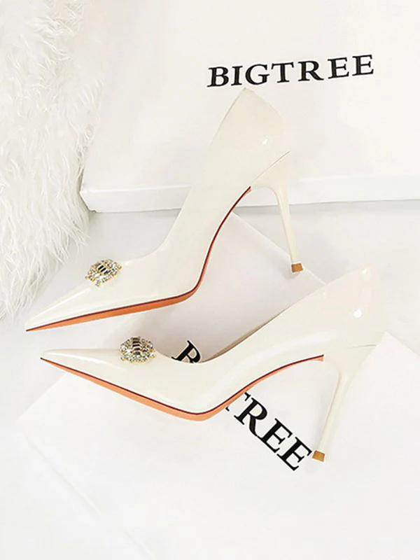 Pointed-Toe Shallow Cut Split-Joint Pumps - Image 6