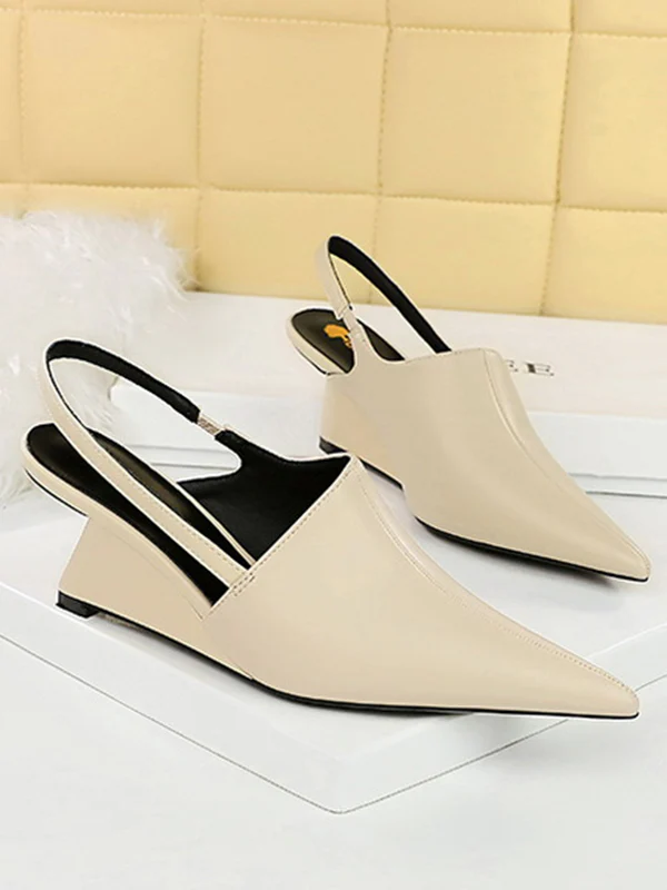 Pointed-Toe Split-Joint Pumps - Image 2