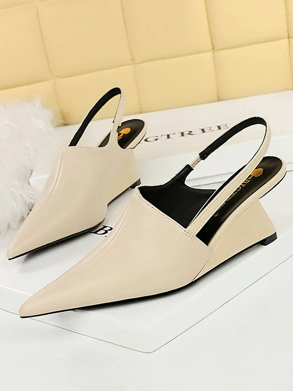 Pointed-Toe Split-Joint Pumps - Image 3